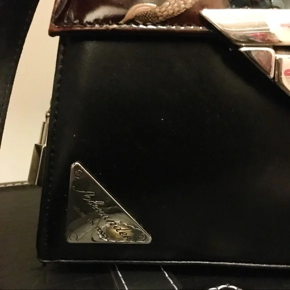 Alexander Women Made in Italy Leather Handbag - Picture 2 of 6